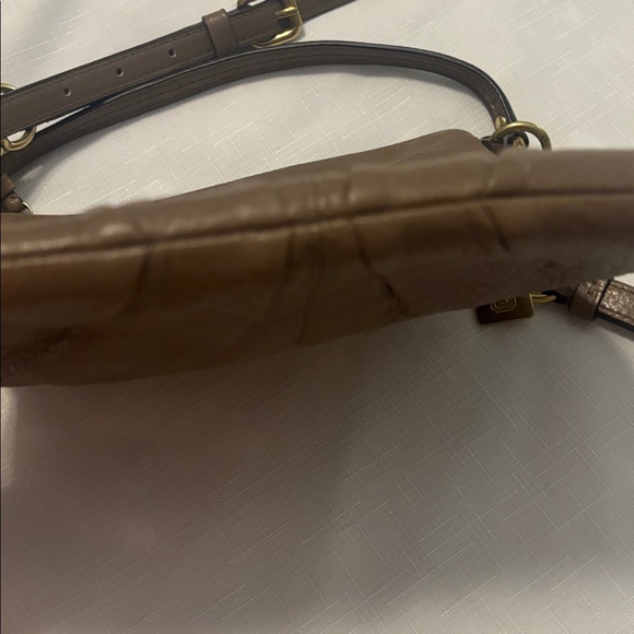 VTG Coach Taupe Pebbled Pleated Leather Crossbody  handbag w/brass accents Y2K - Picture 10 of 12